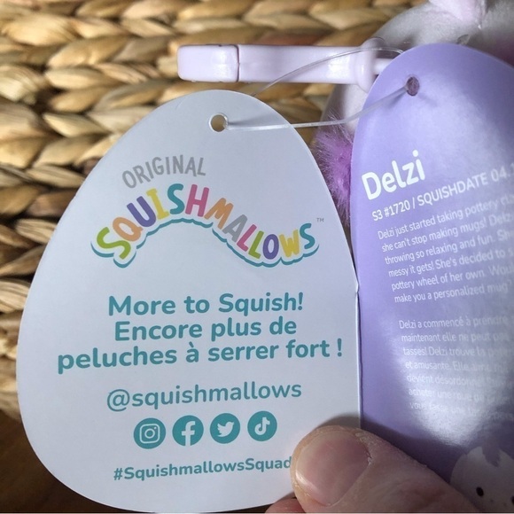 Squishmallows Delhi the Easter Donkey 3” clip - Picture 7 of 9